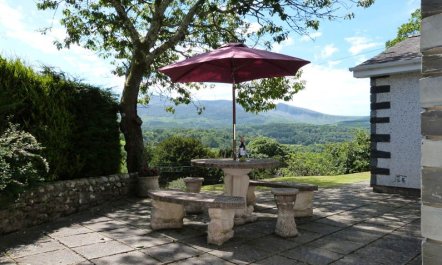 4 Bed in Dolgellau 1