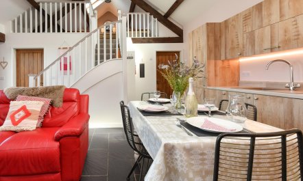 2 Bed in Pwllheli 0
