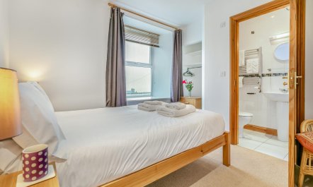 3 Bed in Porthleven 7