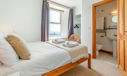3 Bed in Porthleven 9