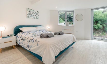 3 Bed in Porthleven 7