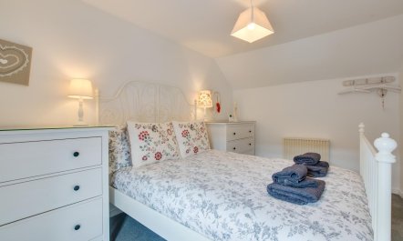 2 Bed in Porthleven 6