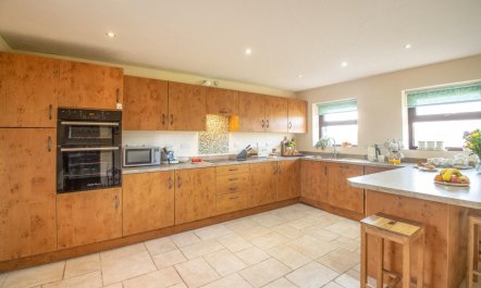 4 Bed in Morfa Bychan 2