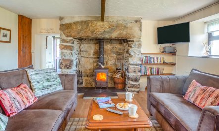 4 Bed in Morfa Bychan 9