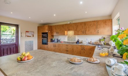 4 Bed in Morfa Bychan 7