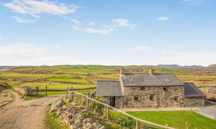 4 Bed in Morfa Bychan