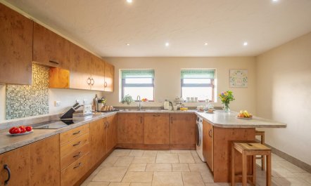 4 Bed in Morfa Bychan 6