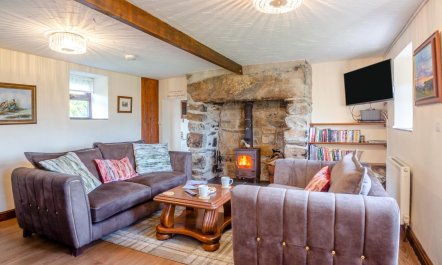 4 Bed in Morfa Bychan 3