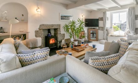 2 Bed in Mousehole 1