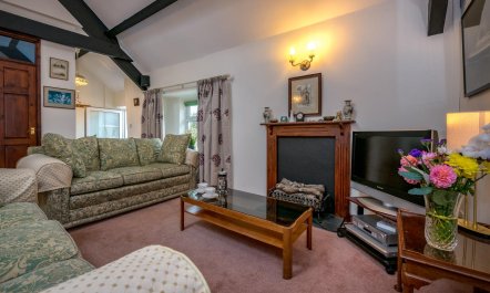 3 Bed in Llanbedrog 1