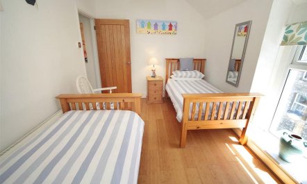 2 Bed in Mumbles 5
