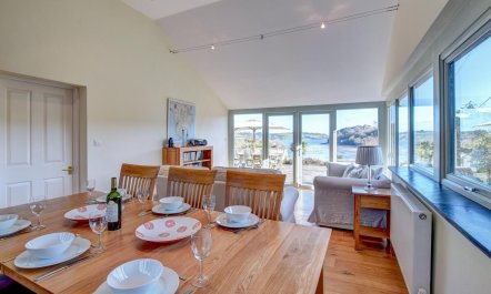4 Bed in Helford 2