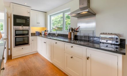 4 Bed in Helford 7