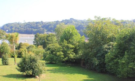 4 Bed in Helford 1