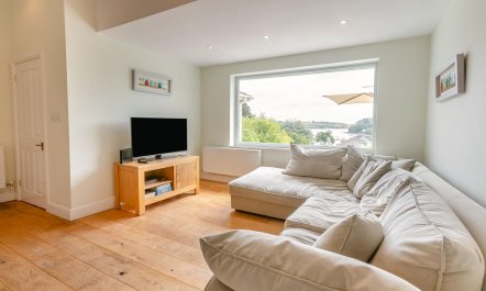 4 Bed in Helford 1