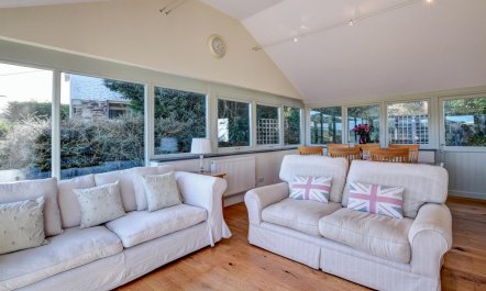 4 Bed in Helford 7