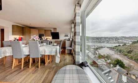 4 Bed in Kingswear 1