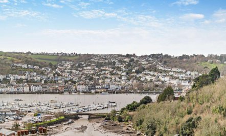 4 Bed in Kingswear 2