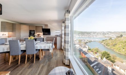4 Bed in Kingswear 1