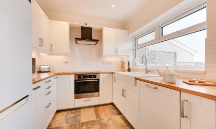 3 Bed in Mumbles 4