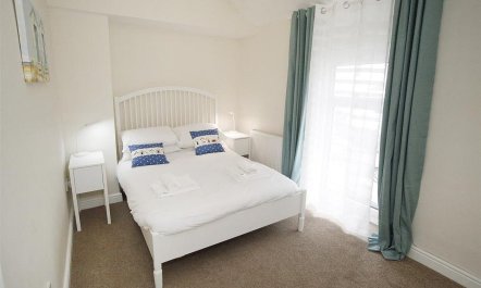 3 Bed in Mumbles 5