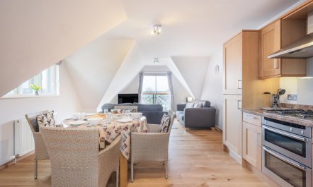 2 Bed in Woodbridge 2