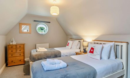 4 Bed in Southwold 8