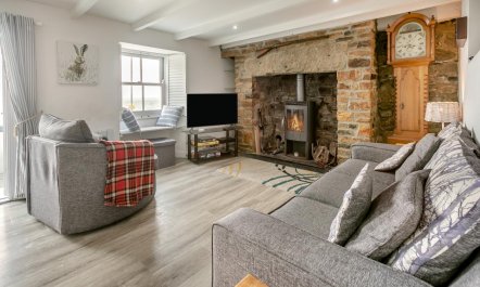 4 Bed in Porthleven 1