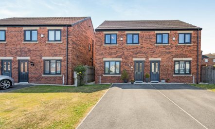 3 Bed in Whitby 2