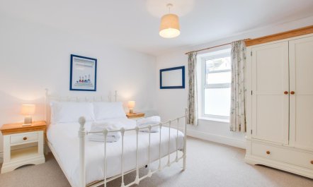2 Bed in Mousehole 7