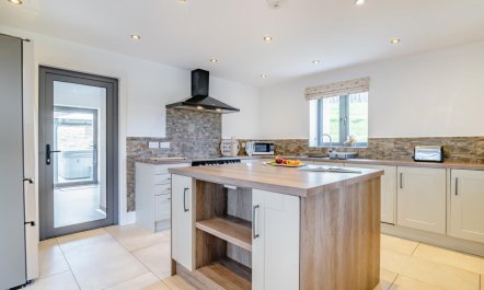 3 Bed in Llanbadoc 7