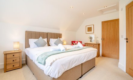 3 Bed in Llanbadoc 9