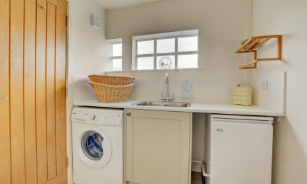 4 Bed in Salthouse 4