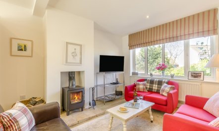 4 Bed in Salthouse 2
