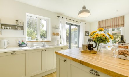 4 Bed in Salthouse 6
