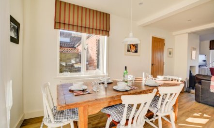 4 Bed in Salthouse 3