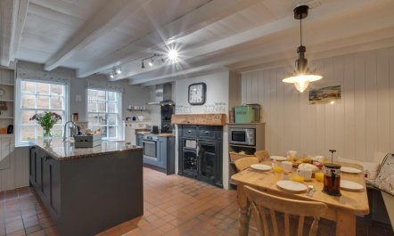 3 Bed in Robin Hoods Bay 4