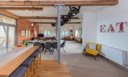 4 Bed in White Horse Common 5