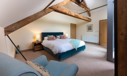 4 Bed in White Horse Common 3