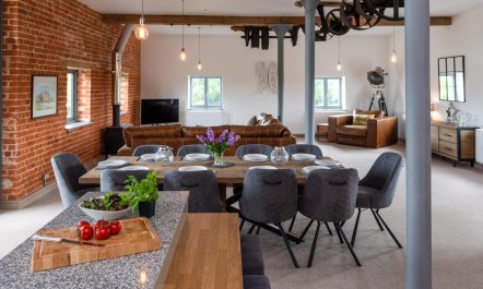 4 Bed in White Horse Common 4