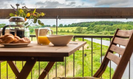 4 Bed in White Horse Common 8