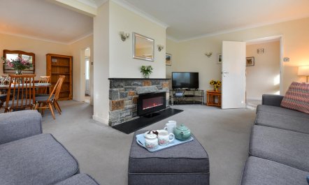 4 Bed in Llanbedrog 2