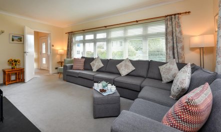 4 Bed in Llanbedrog 1