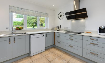 4 Bed in Llanbedrog 3