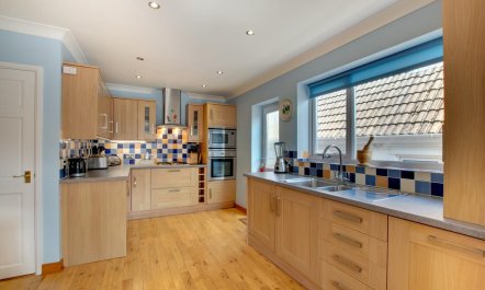 5 Bed in Limeslade 6