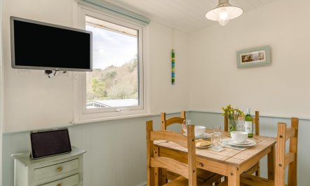 1 Bed in Caswell, Gower 7