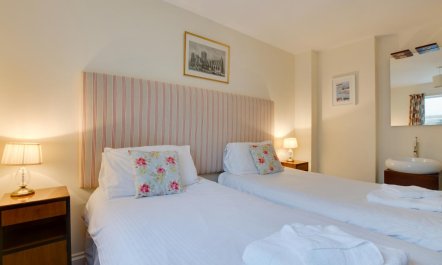 3 Bed in Porthleven 9