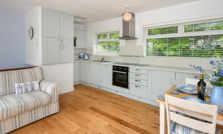 2 Bed in Llanbedrog 3