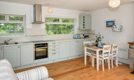 2 Bed in Llanbedrog 5