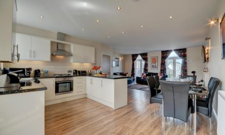 2 Bed in Ilfracombe 1